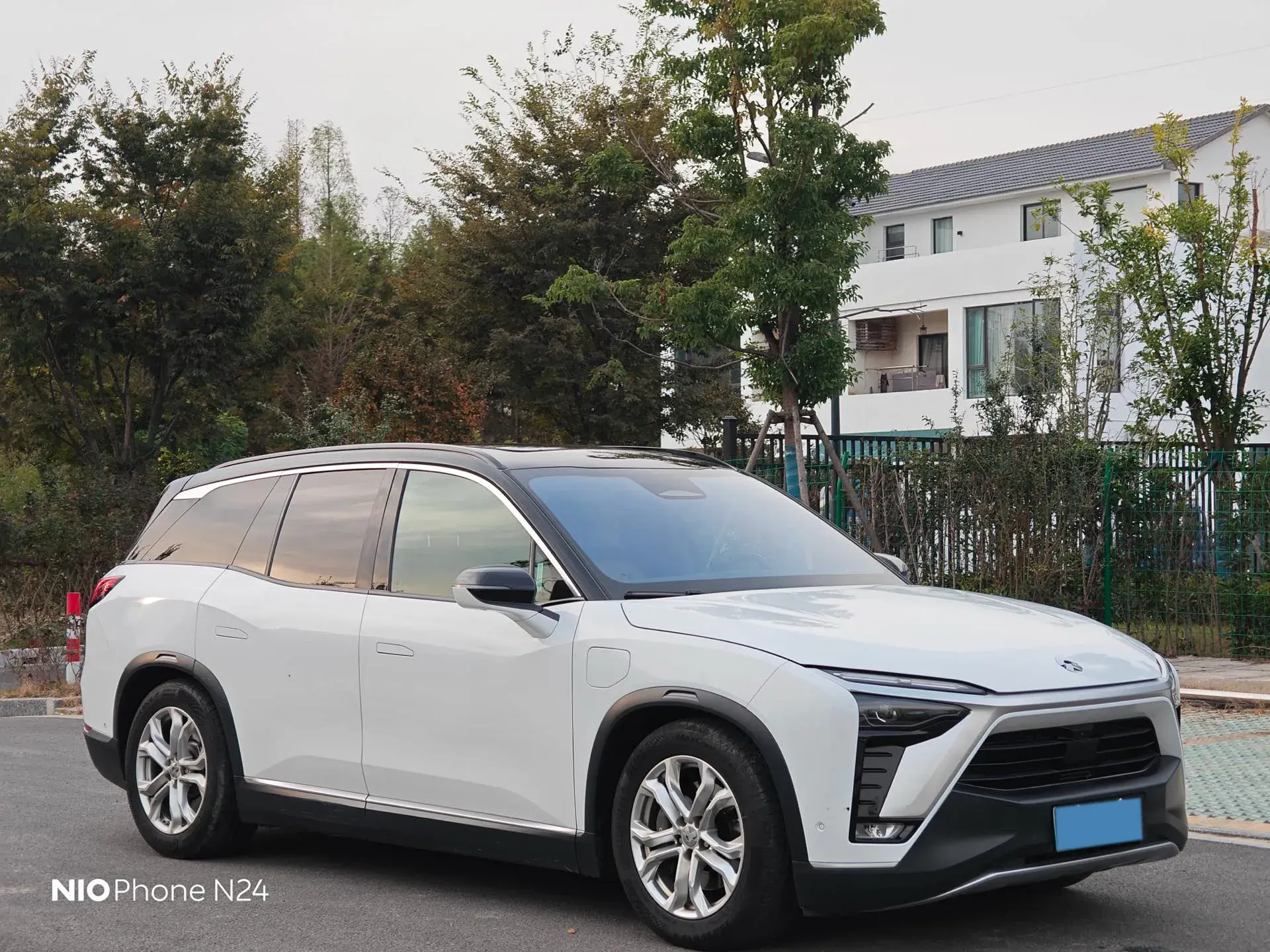 2020 NIO ES8 thumbnail 2