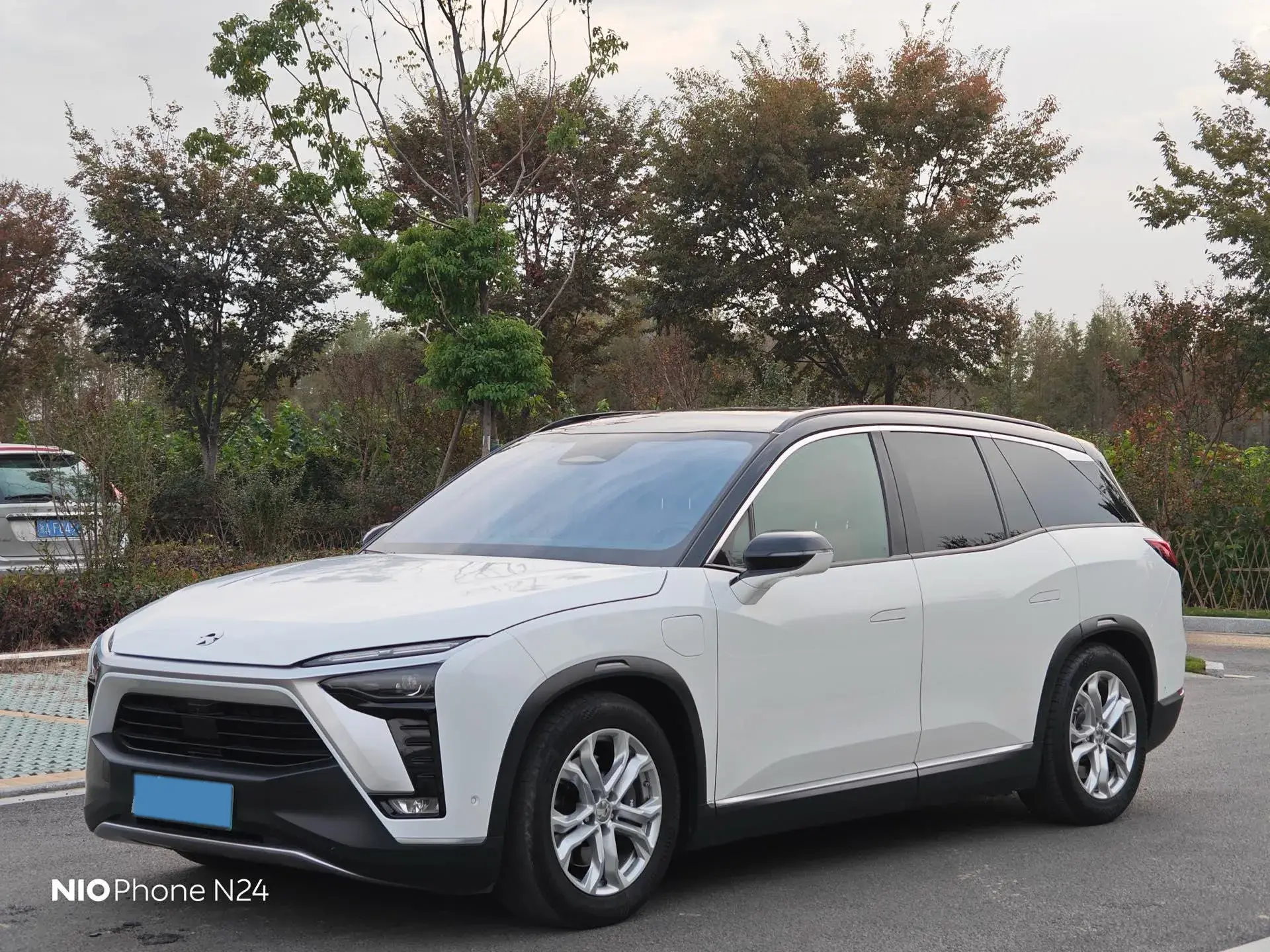 2020 NIO ES8 view 1
