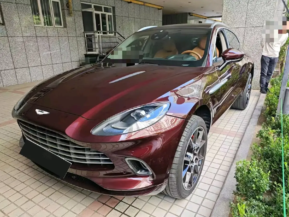 2021 Aston Martin DBX 4.0T 550HP V8 9AT