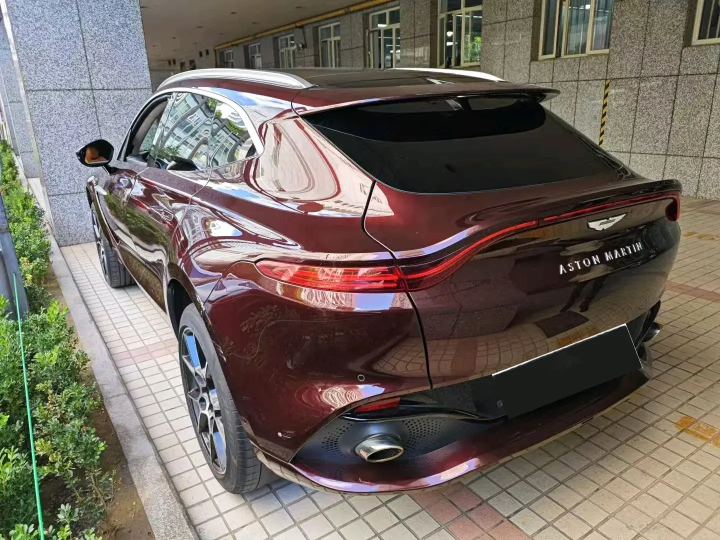 2021 ASTON MARTIN thumbnail 4