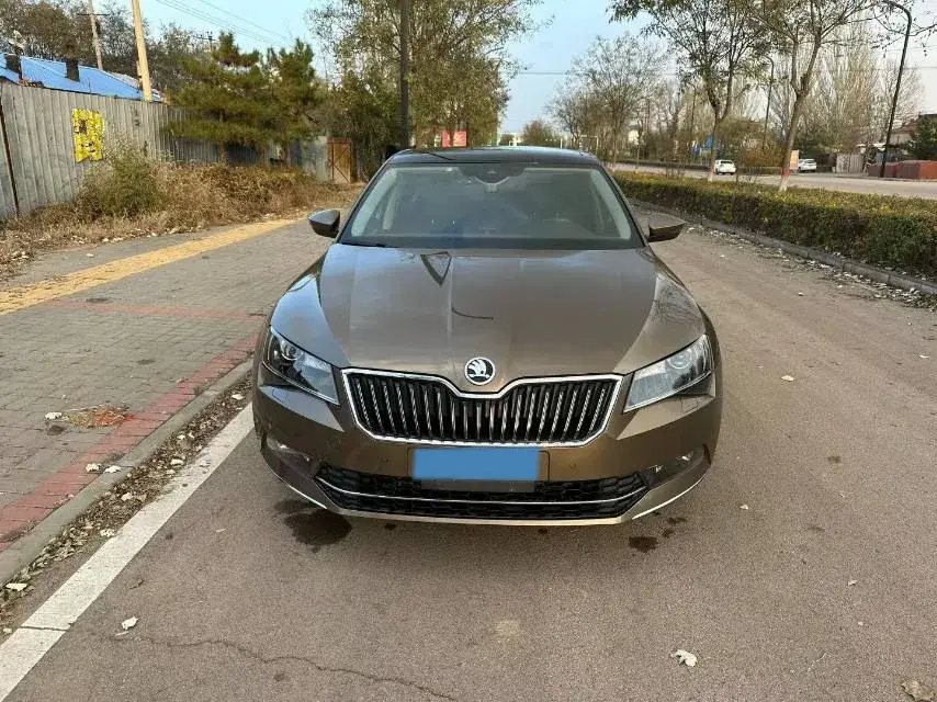 2016 SKODA SUPERB thumbnail 2