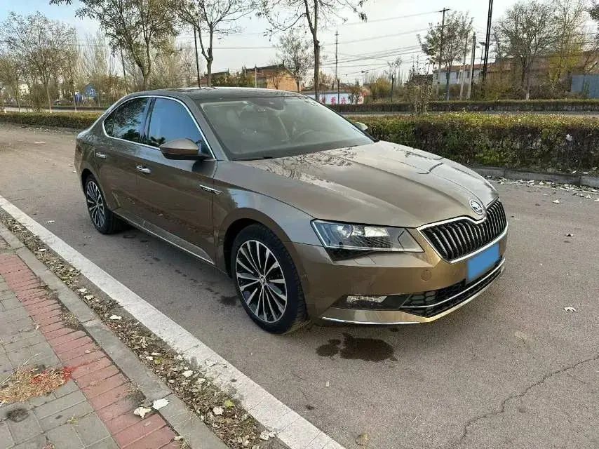 2016 SKODA SUPERB thumbnail 3