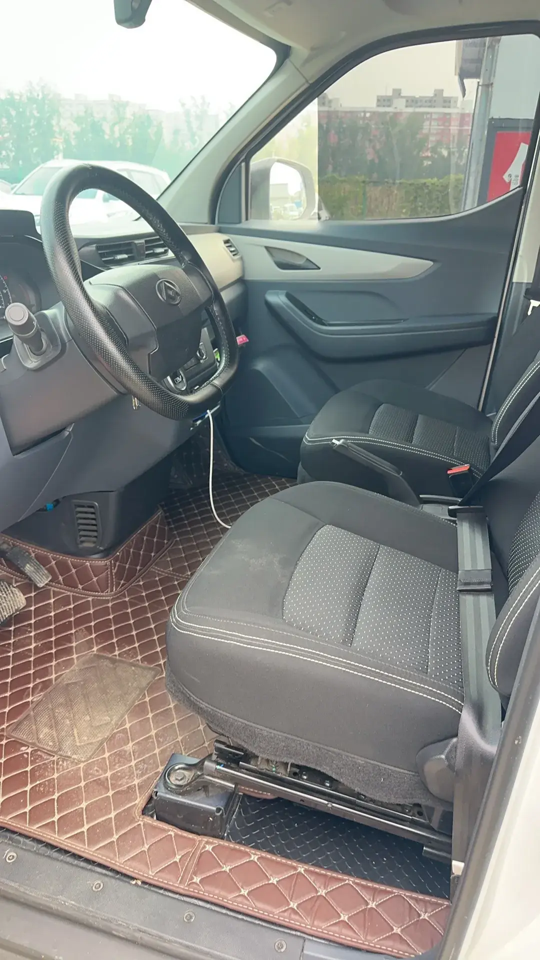 2023 MAXUS EV30 thumbnail 4