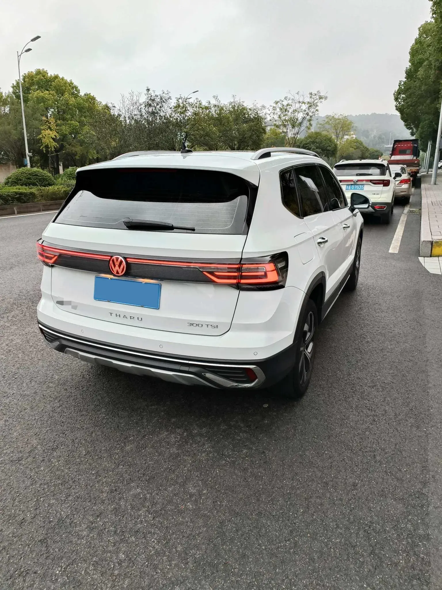 2024 VOLKSWAGEN THARU thumbnail 4