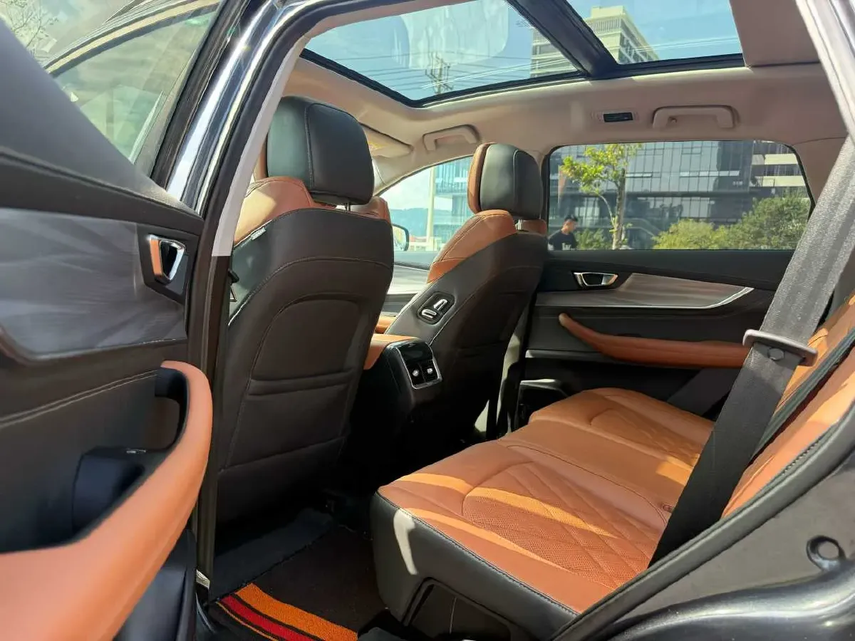 2021 Chery Tiggo 8 Plus 1.6T 197HP L4 7DCT,autocango,china used car exporter,china ev exporter,chinese used car exporter,chinese used ev exporter