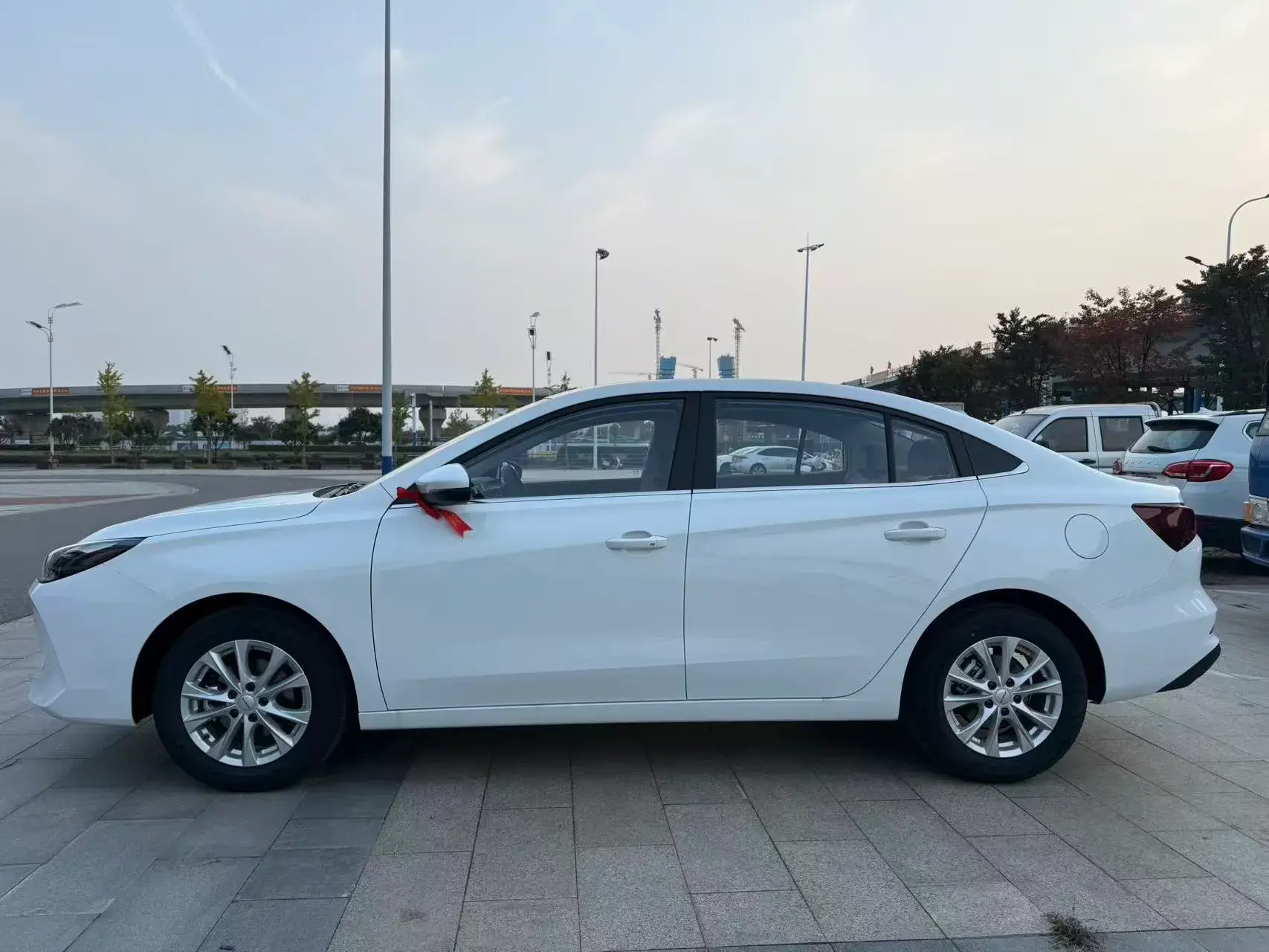 2023 ROEWE I5 thumbnail 3