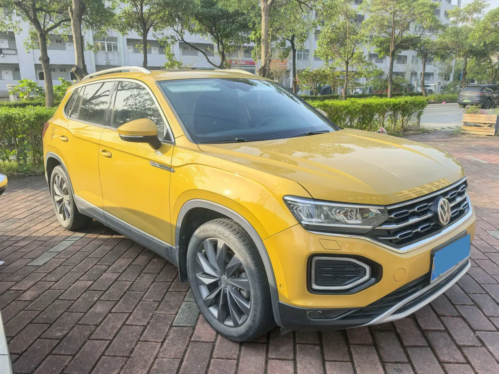 2019 VOLKSWAGEN TAYRON thumbnail 4