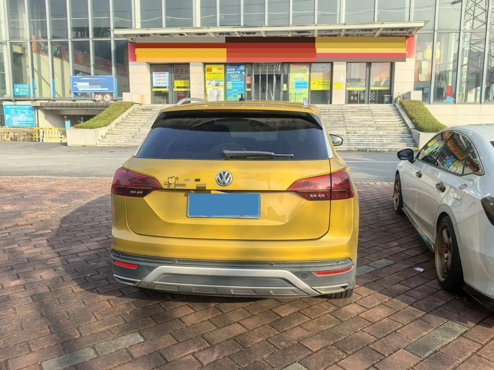 2019 VOLKSWAGEN TAYRON thumbnail 3