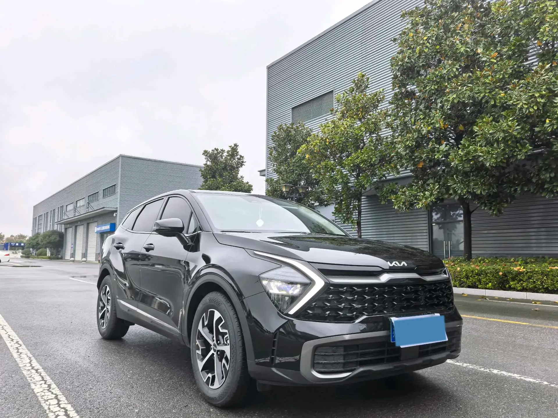 2025 KIA SPORTAGE thumbnail 3