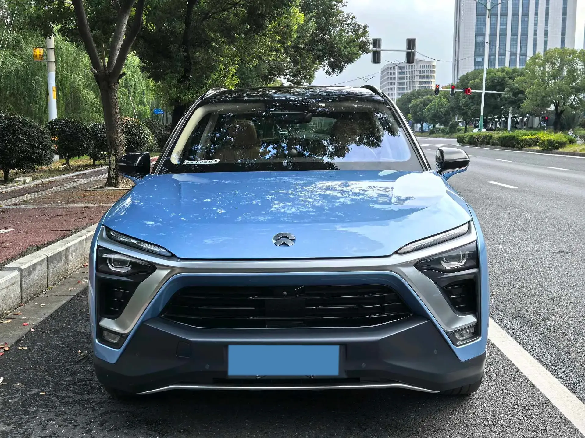 2018 NIO ES8 thumbnail 2