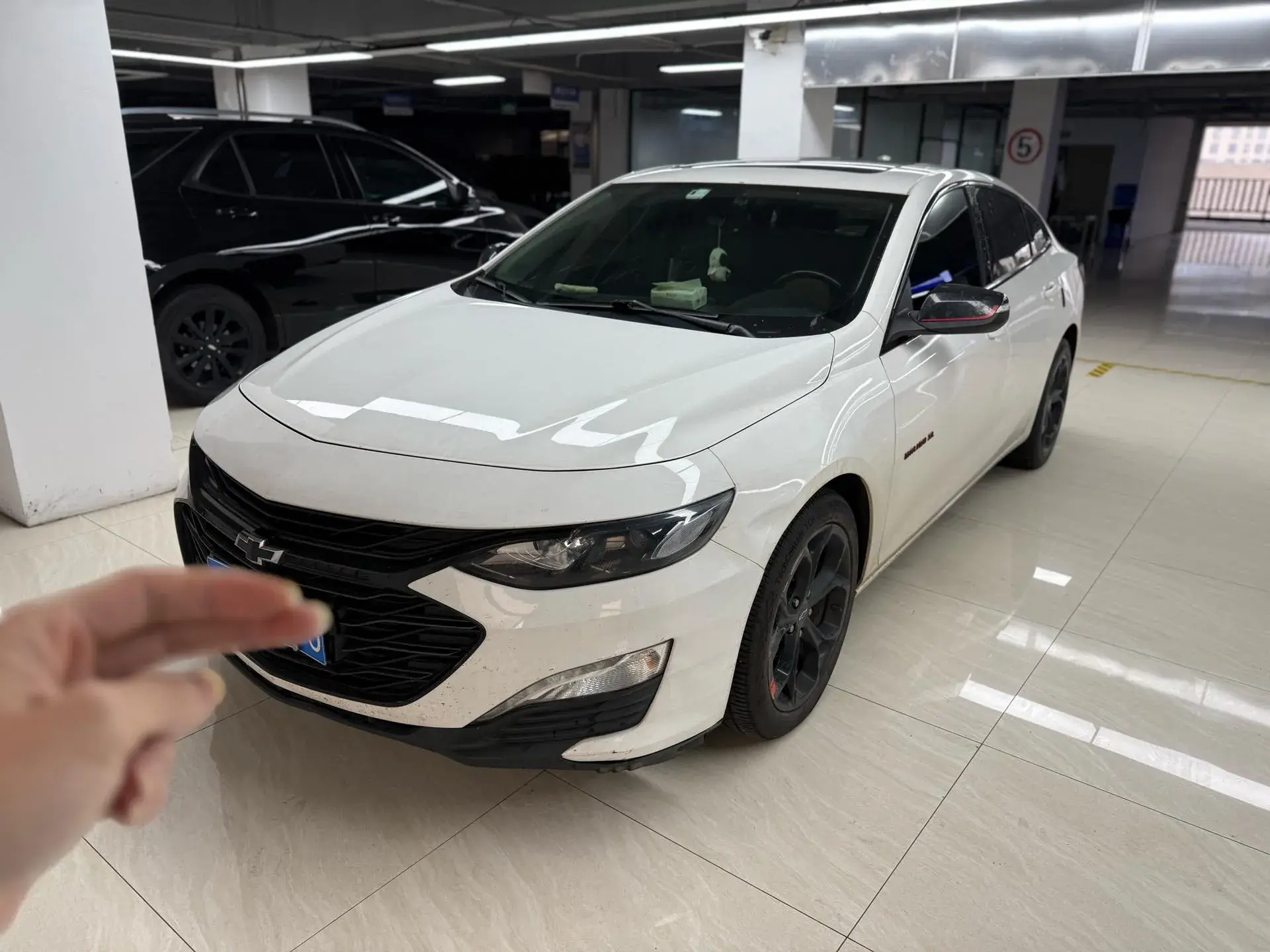 2019 CHEVROLET MALIBU view 1