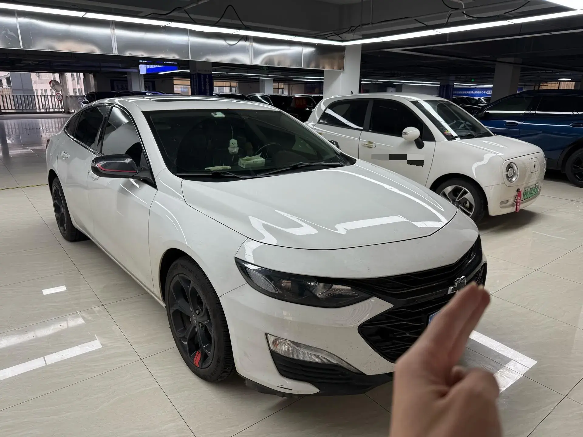 2019 CHEVROLET MALIBU thumbnail 2