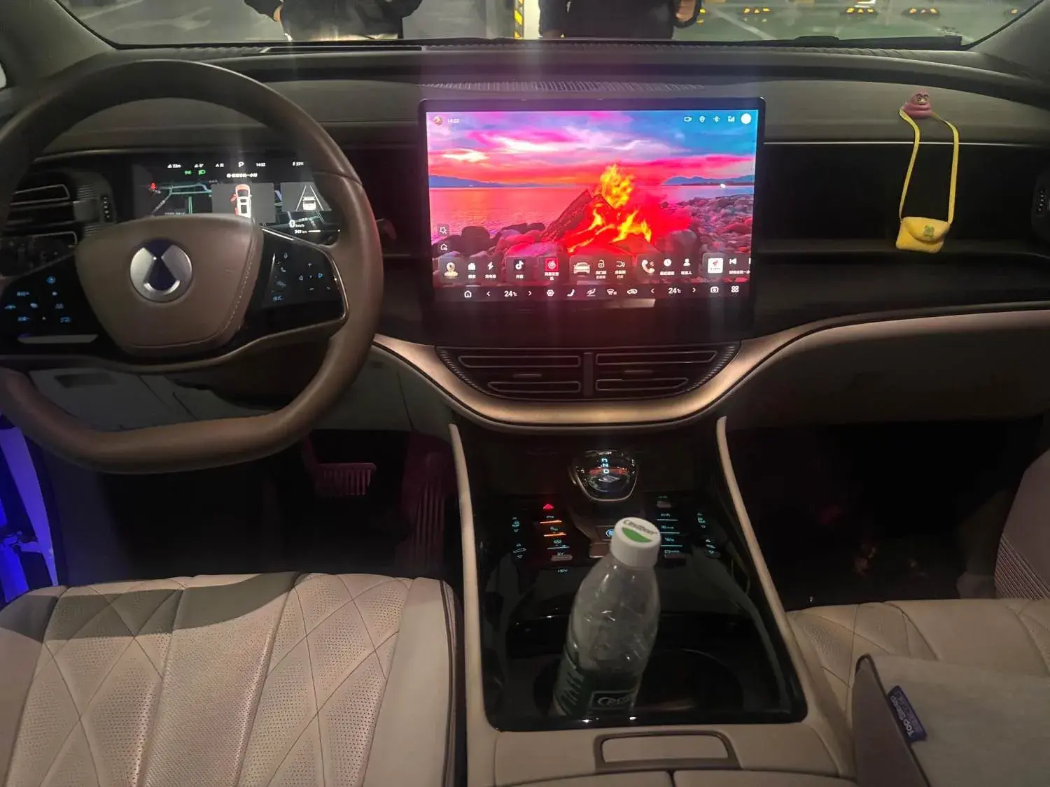 2022 DENZA D9 thumbnail 4