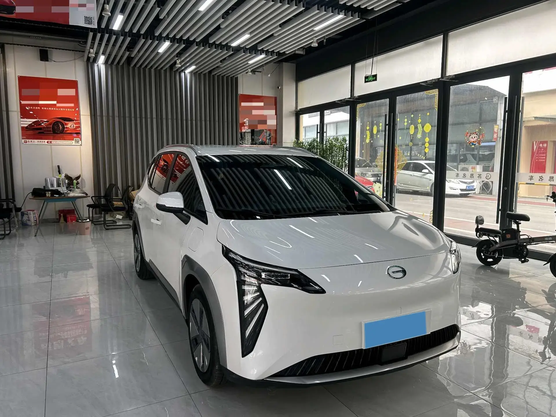 2023 AION Y thumbnail 3