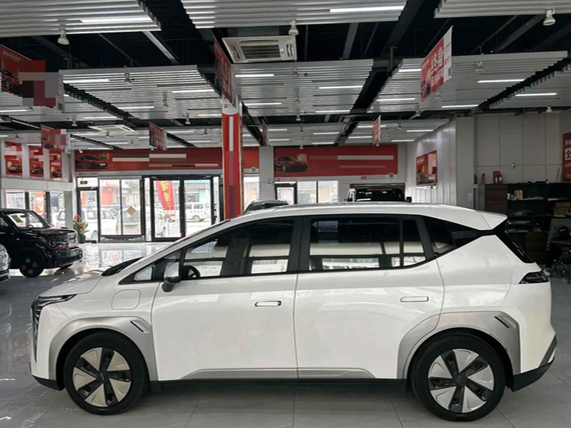 2023 AION Y thumbnail 4