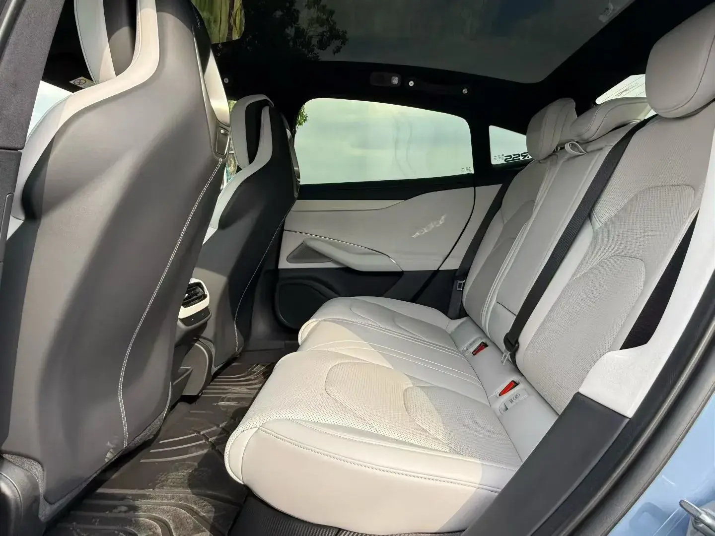 2024 MI SU7 thumbnail 3