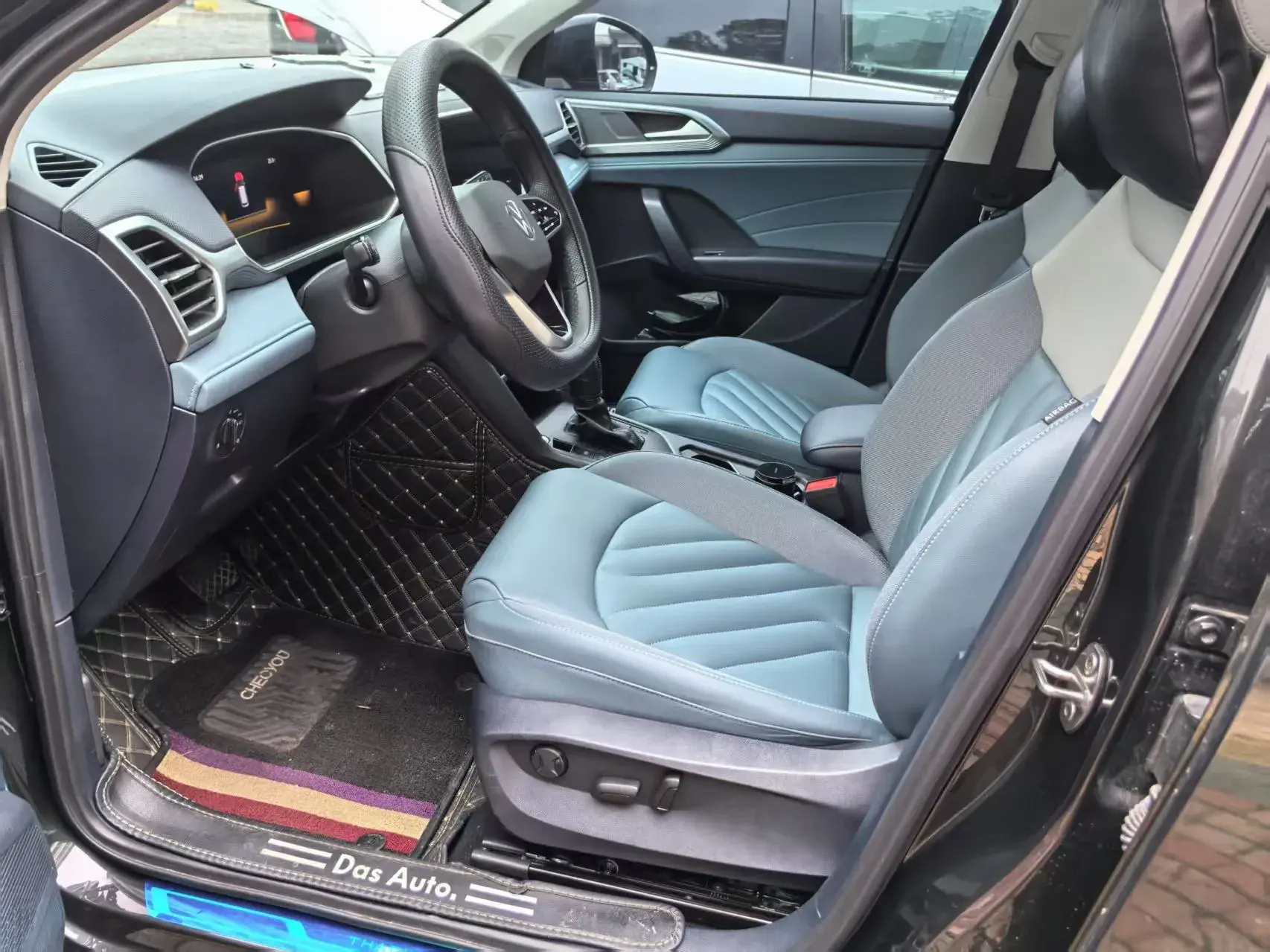 2023 VOLKSWAGEN THARU thumbnail 3