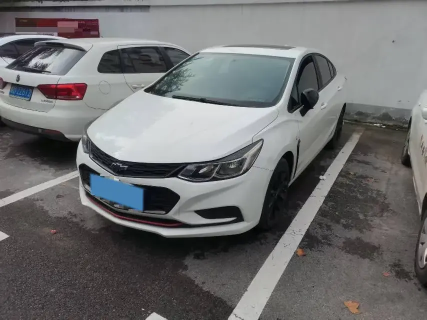 2018 CHEVROLET CRUZE view 1