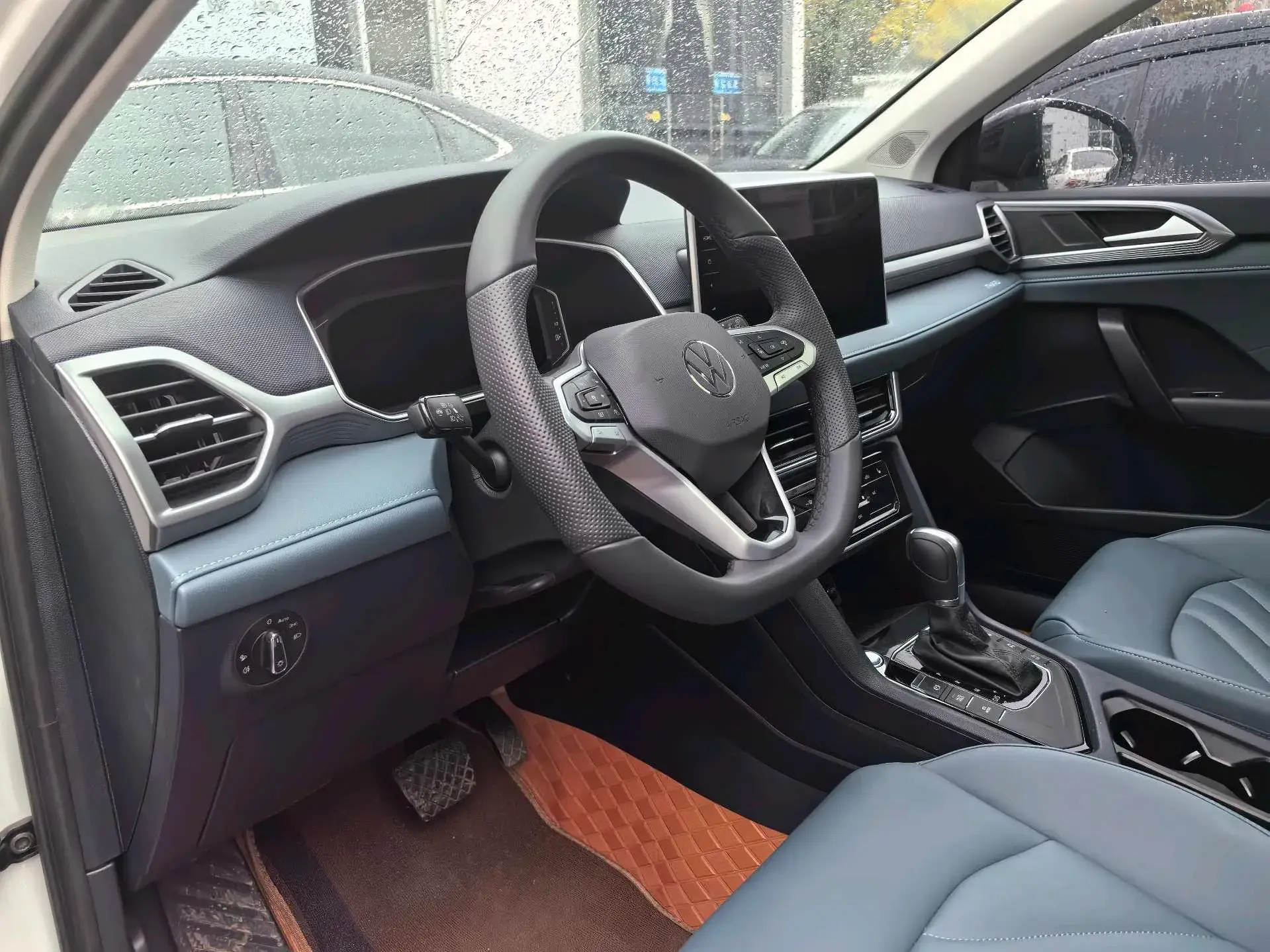 2024 VOLKSWAGEN THARU thumbnail 3