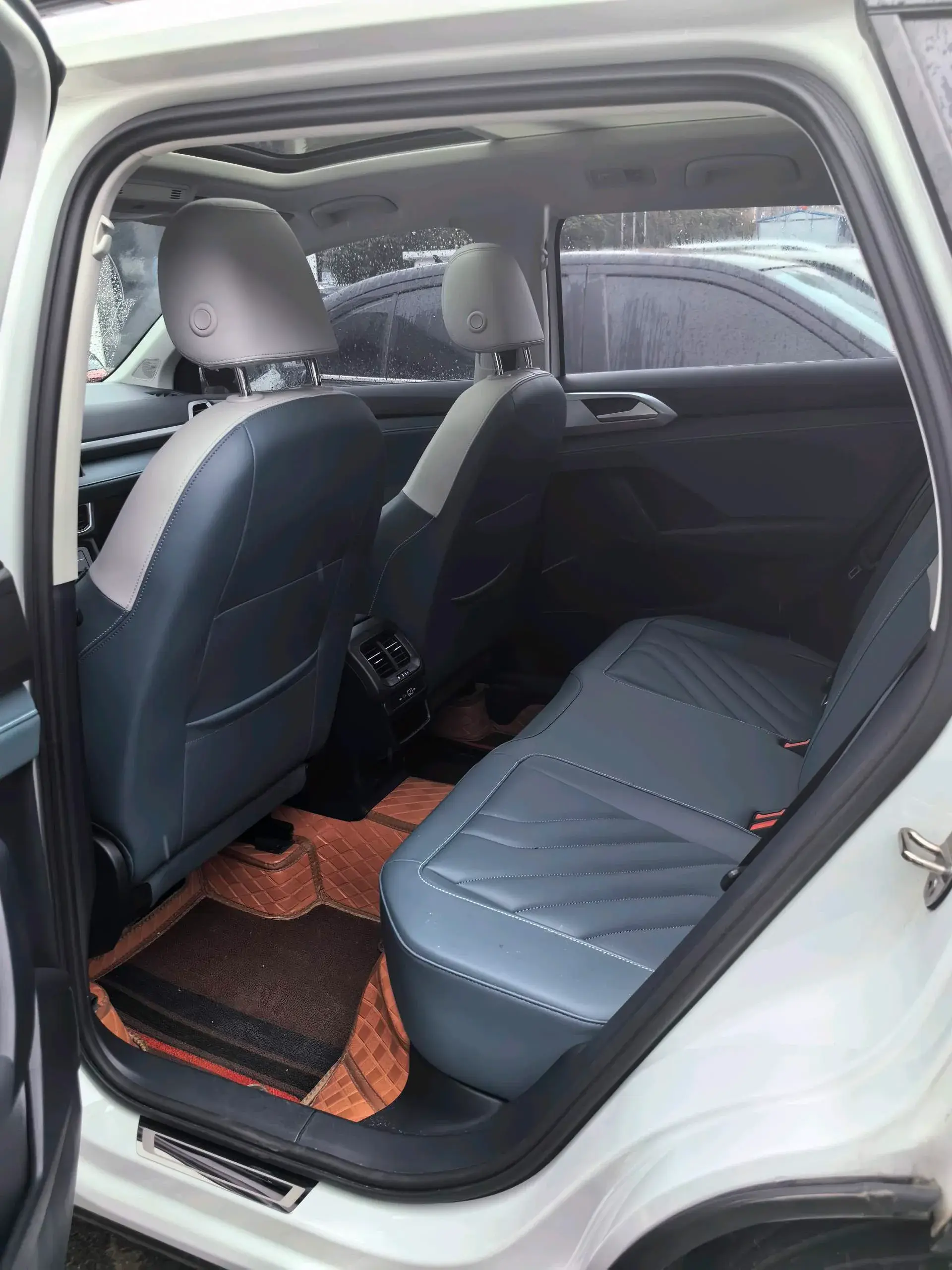 2024 VOLKSWAGEN THARU thumbnail 4