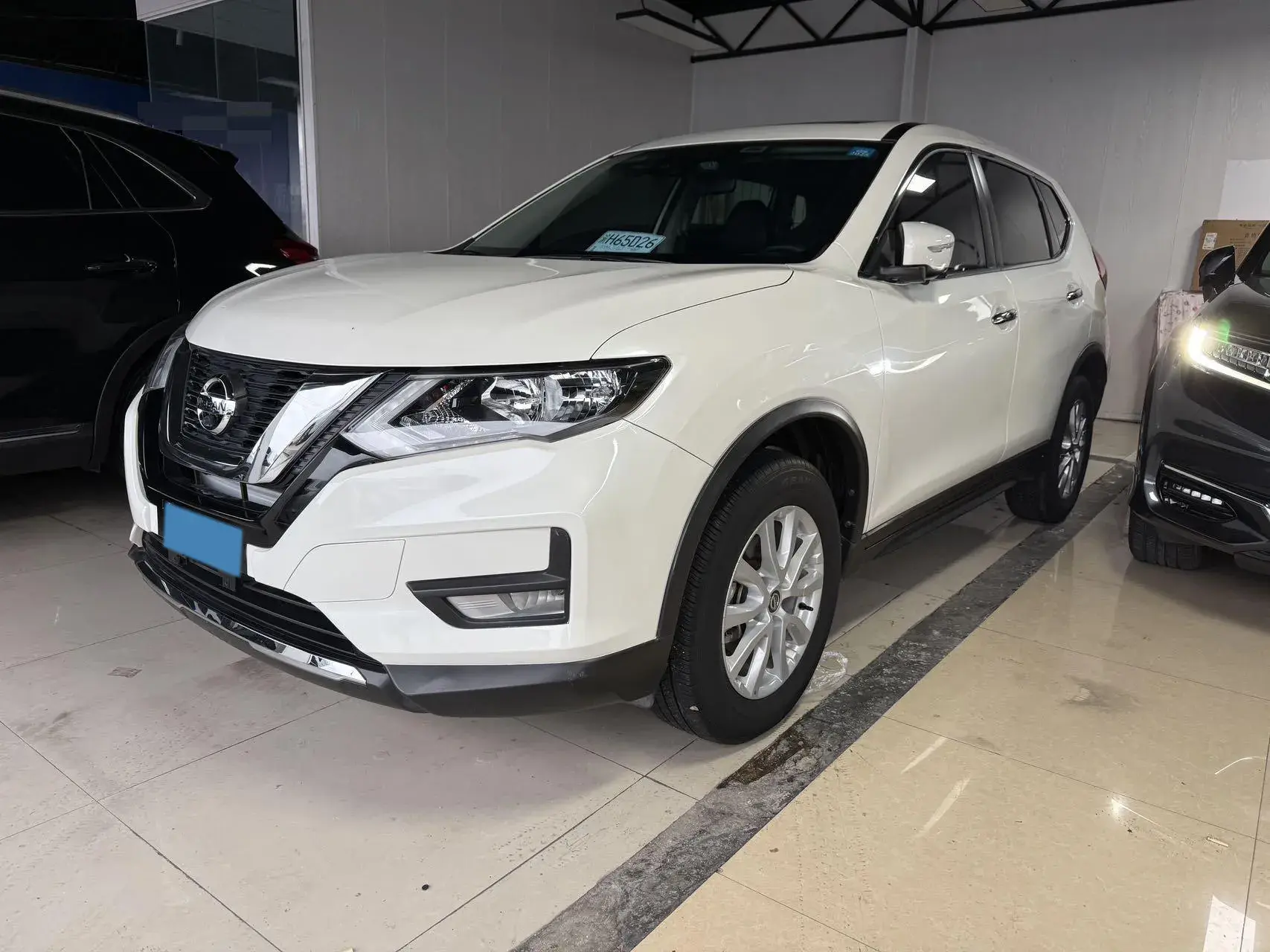 2022 NISSAN X-TRAIL view 1