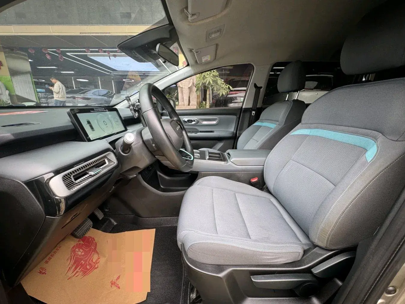 2023 AION Y thumbnail 3