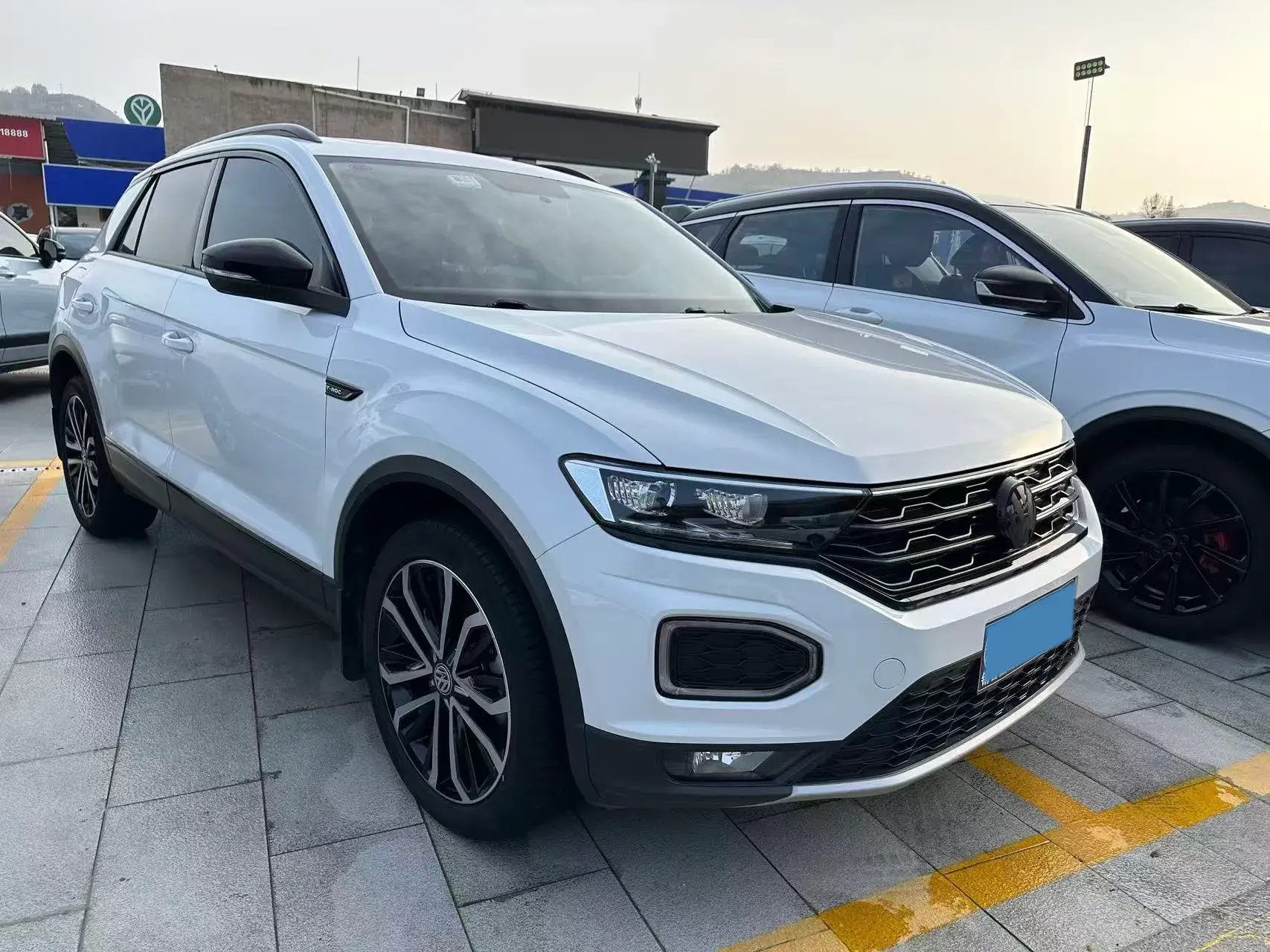 2020 VOLKSWAGEN T-ROC thumbnail 2