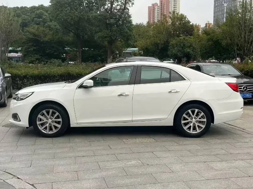 2018 CHEVROLET MALIBU thumbnail 3