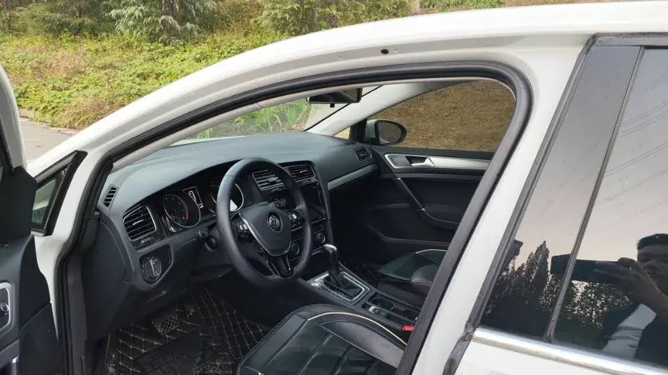 2020 VOLKSWAGEN GOLF thumbnail 4