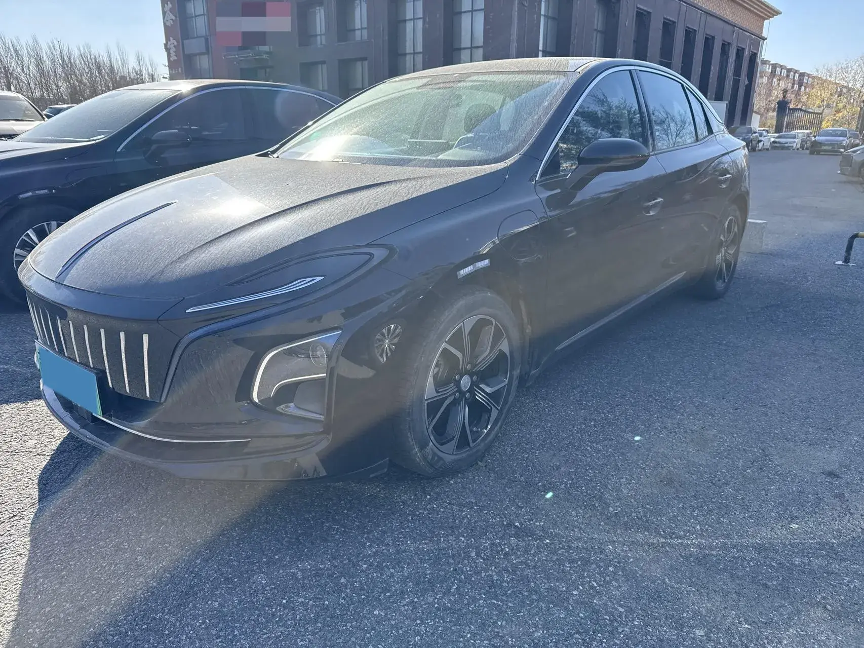 2022 HONGQI E-QM5 view 1