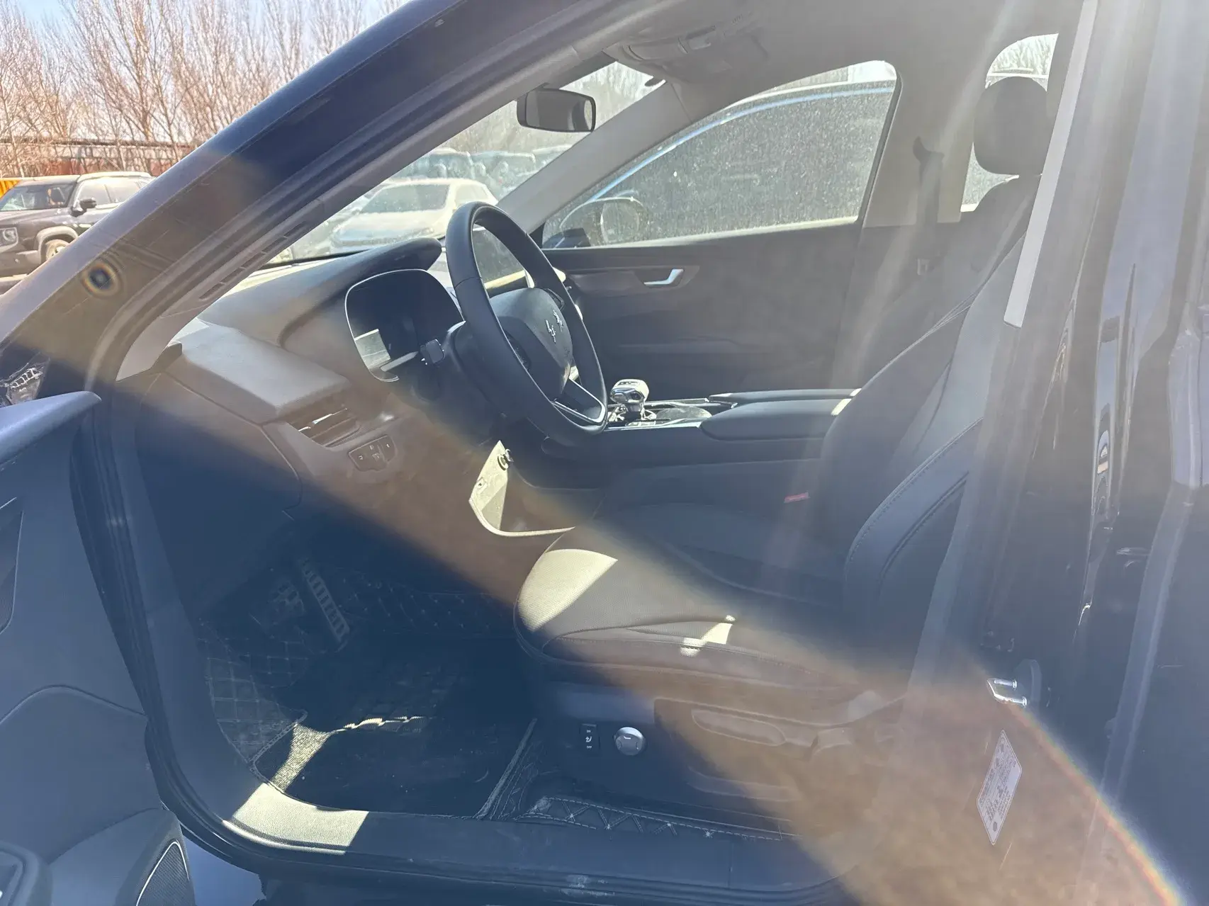 2022 HONGQI E-QM5 thumbnail 3