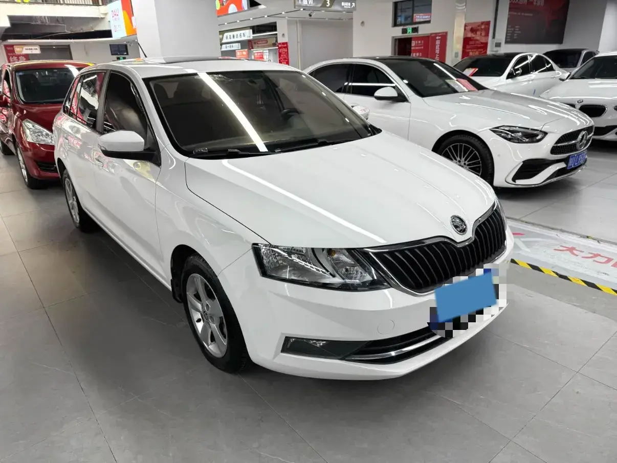 2018 SKODA RAPID thumbnail 3