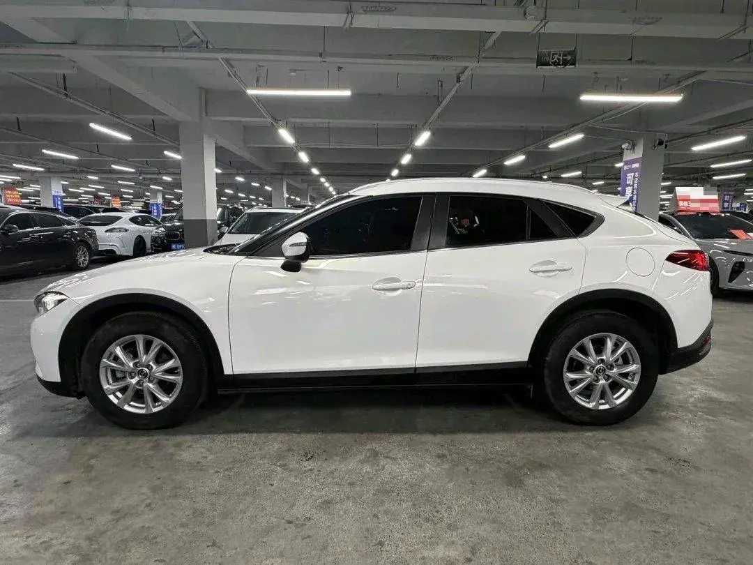 2018 MAZDA CX-4 thumbnail 2