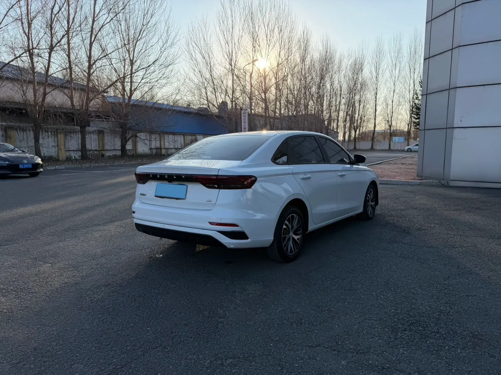 2022 GEELY EMGRAND thumbnail 3