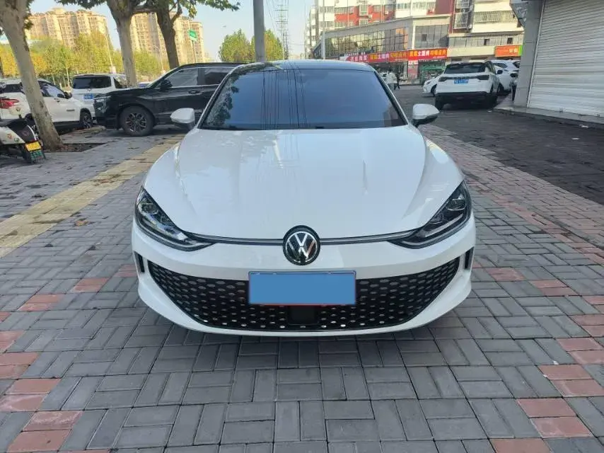 2024 VOLKSWAGEN LAMANDO thumbnail 2