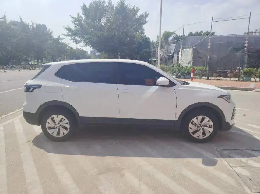 2025 VOLKSWAGEN THARU thumbnail 4