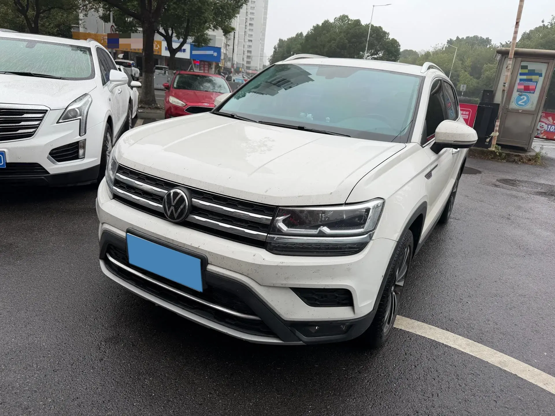 2021 VOLKSWAGEN THARU view 1
