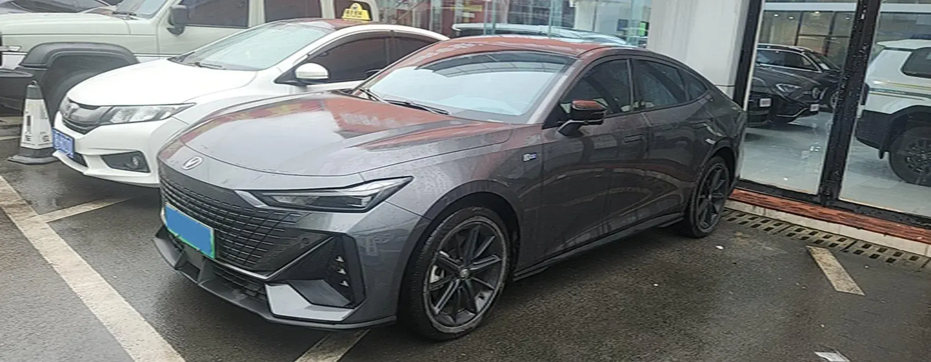 2023 ChangAn UNI-V iDD 1.5T 170HP L4 6TCT PHEV 18.4KWH