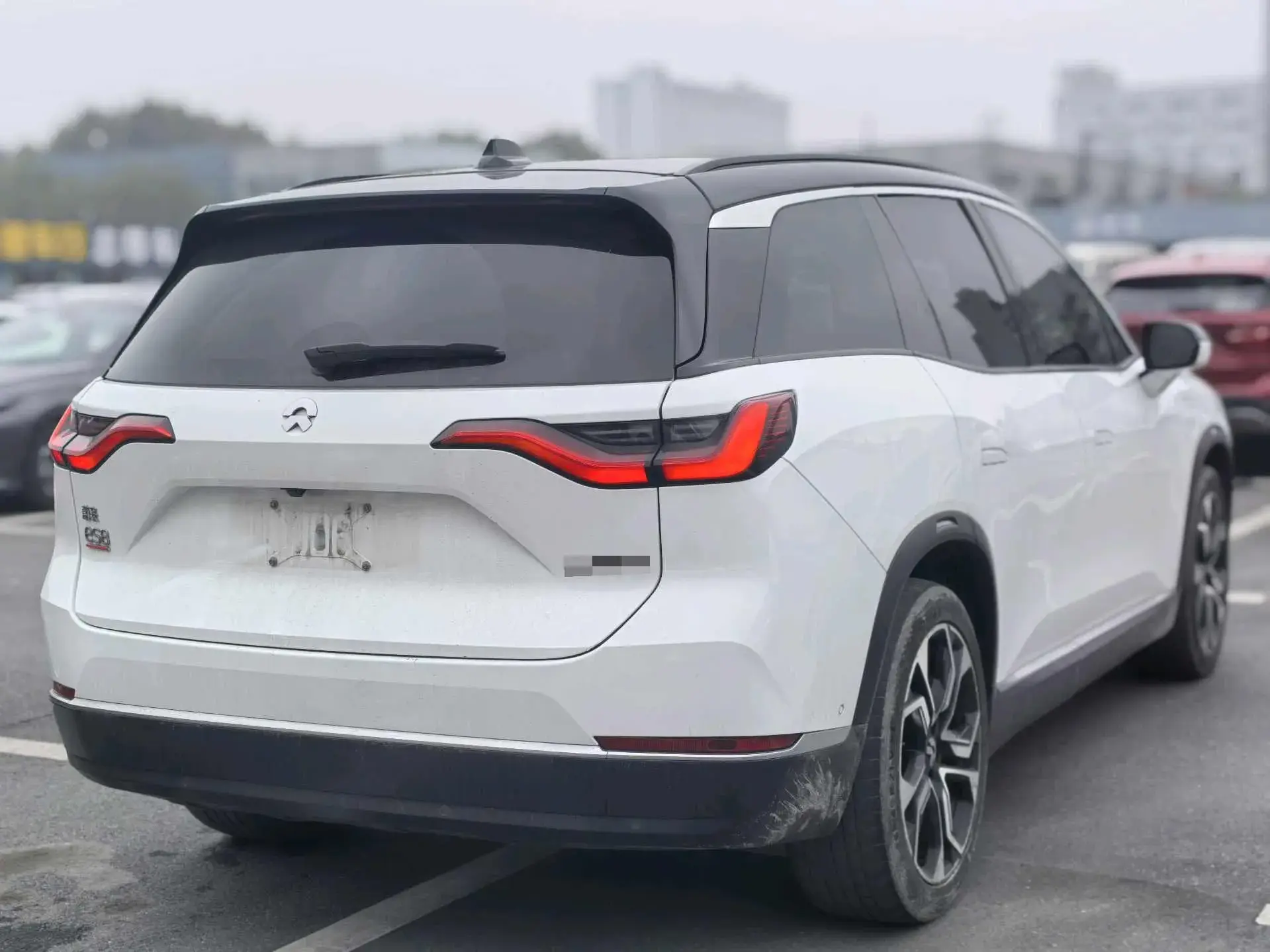 2020 NIO ES8 thumbnail 4