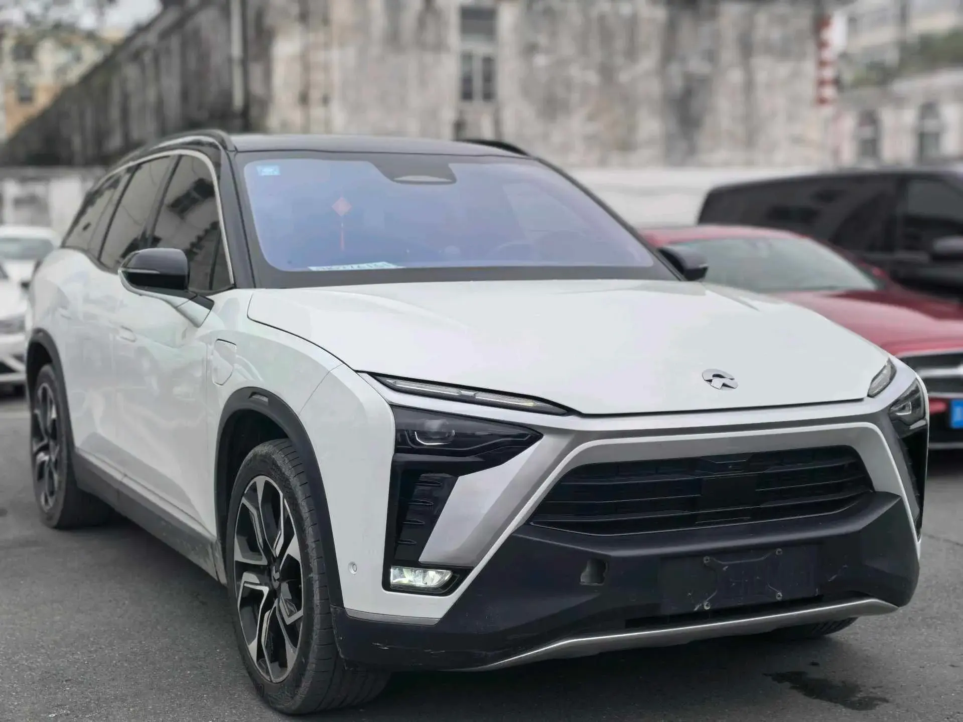 2020 NIO ES8 thumbnail 3