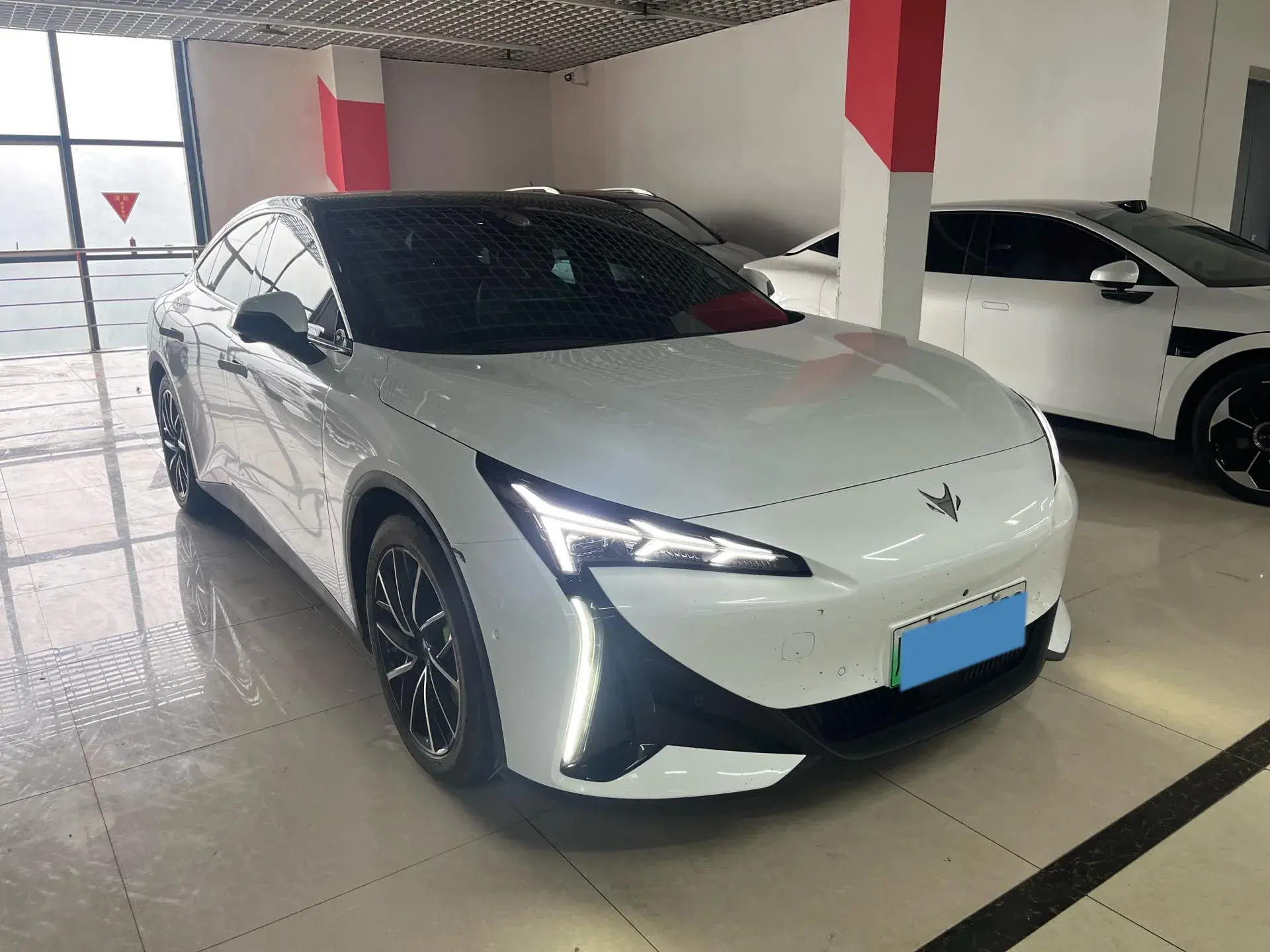 2024 ARCFOX ΑS5 thumbnail 3