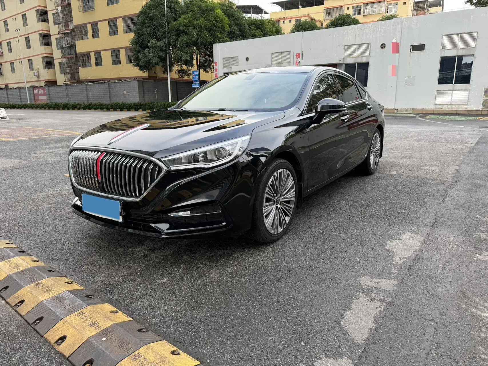 2022 HONGQI H5 view 1