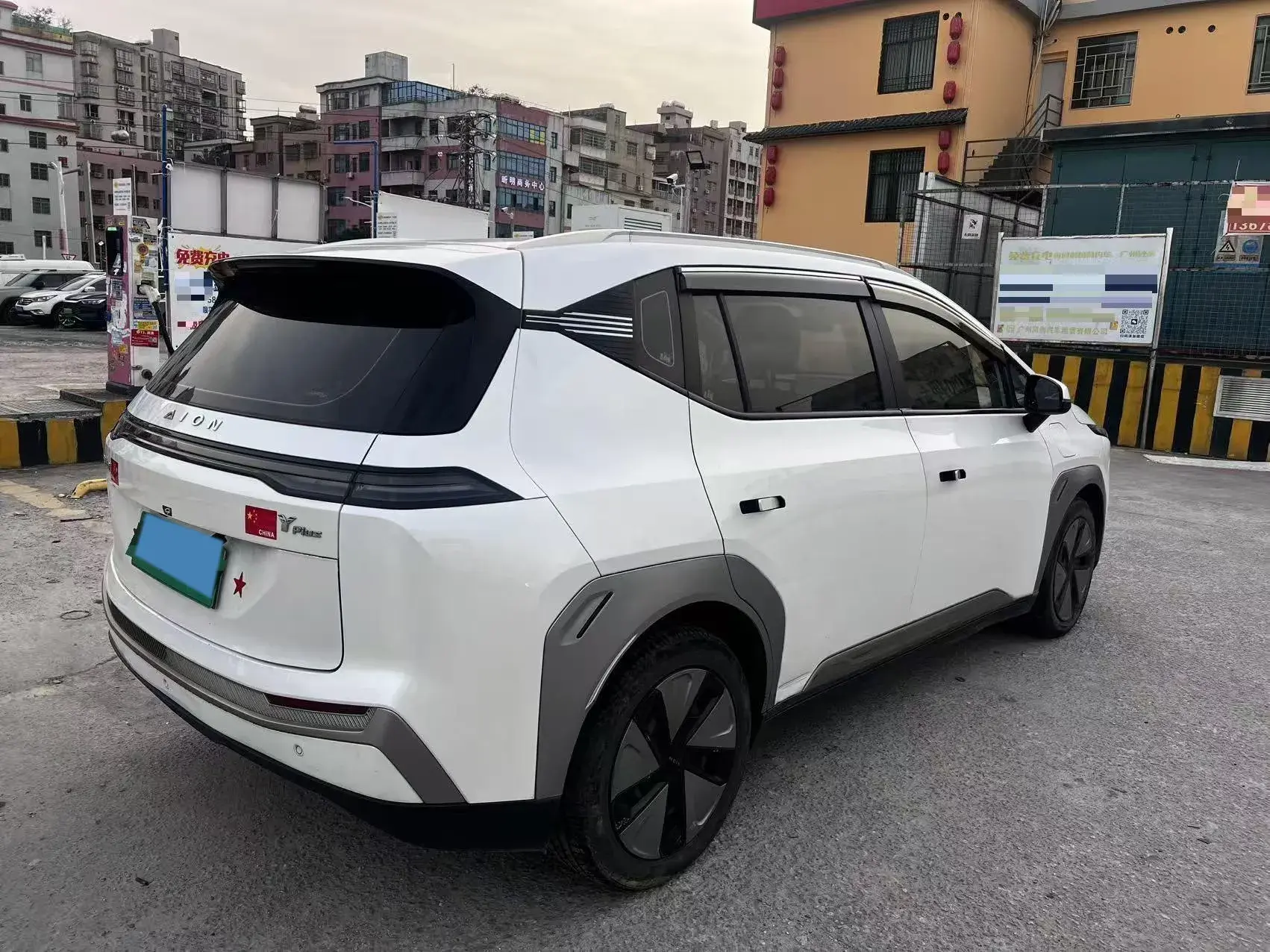 2023 AION Y thumbnail 4