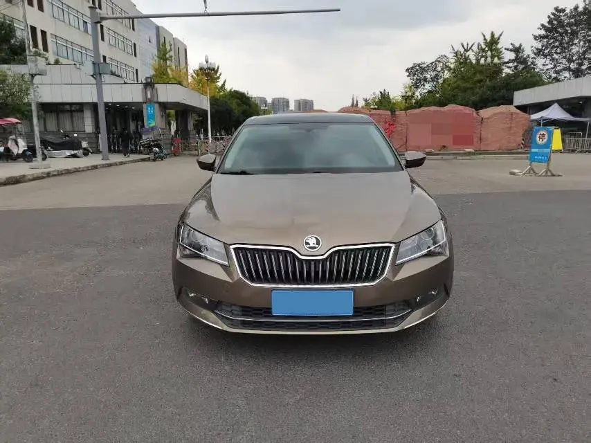 2018 SKODA SUPERB thumbnail 2