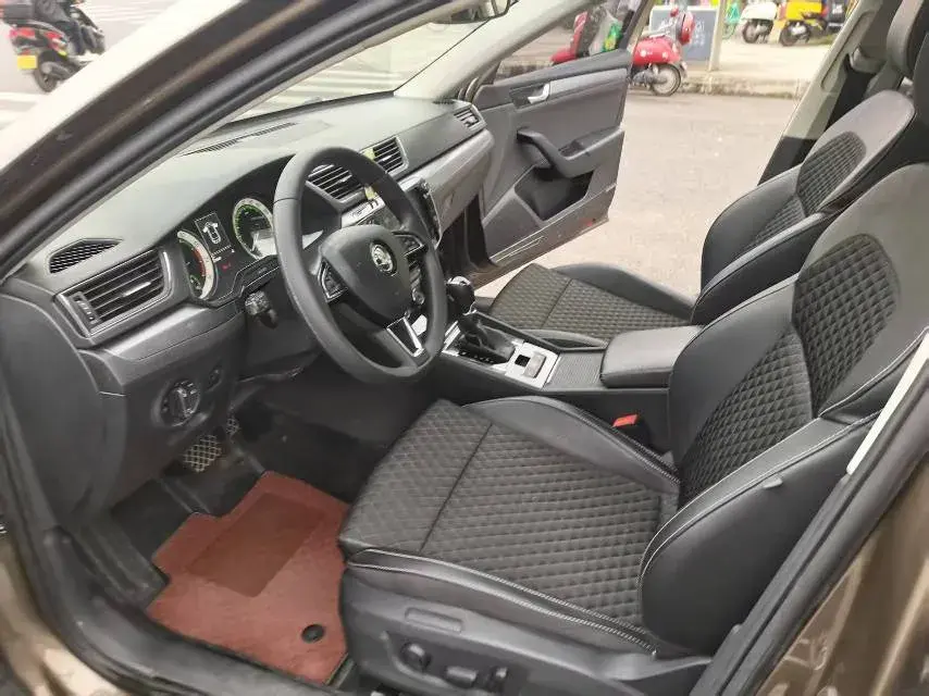 2018 SKODA SUPERB thumbnail 4