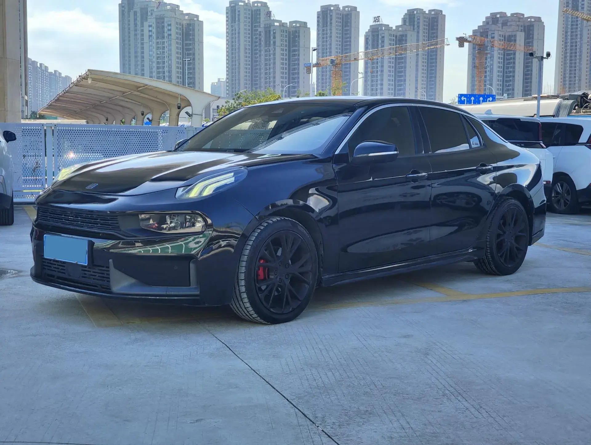 2019 LYNK&CO 03 view 1