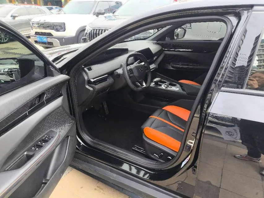 2024 ChangAn UNI-V 1.5T 188HP L4 7DCT,autocango,china used car exporter,china ev exporter,chinese used car exporter,chinese used ev exporter