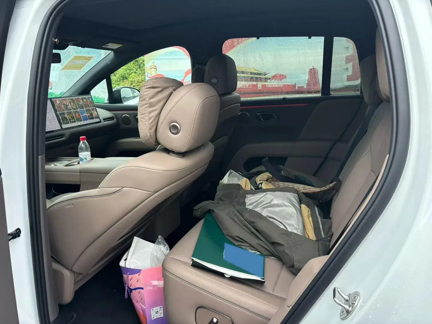 2025 LI I6 thumbnail 4