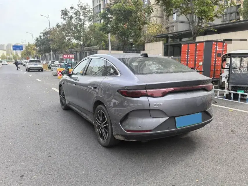 2025 BYD QINL thumbnail 4