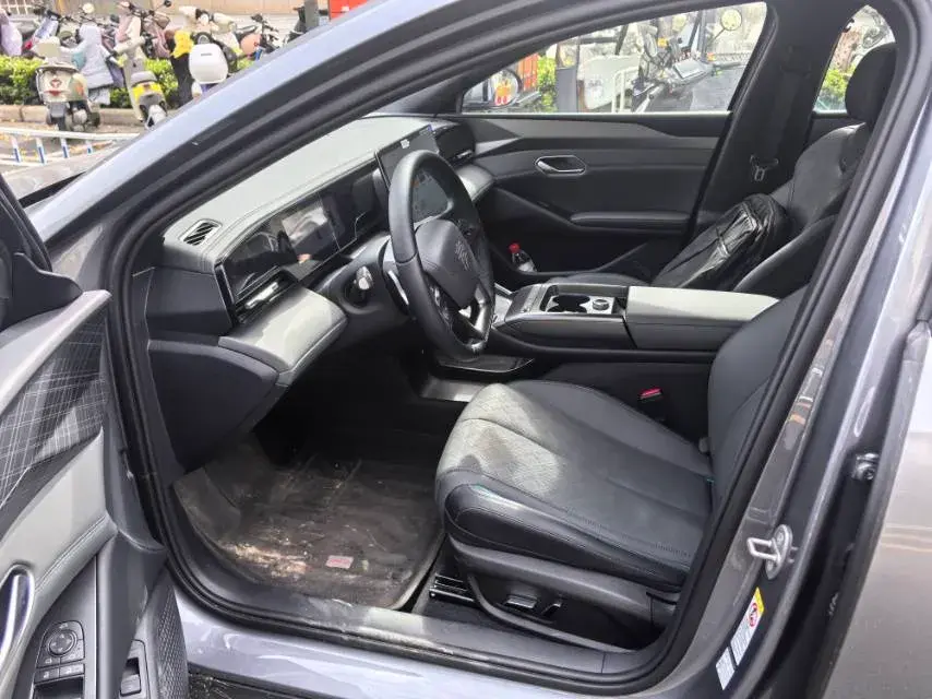 2025 BYD QINL thumbnail 2